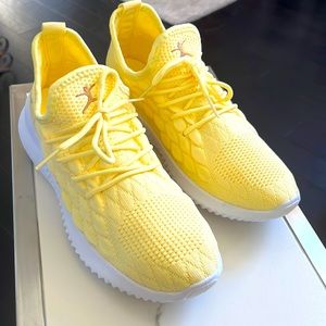 Danskin Women's Everlasting Scalloped Sneaker, Sz. 8 NEW W/O Box